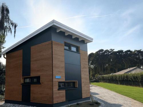 a small house with a black and brown at Tiny House 2 Dünenblick in Freest