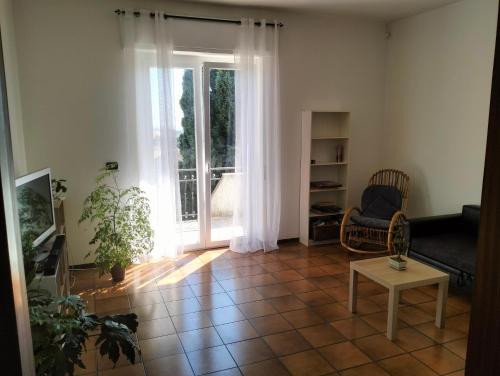 a living room with a large window and a chair at Da Jack Rooms, la tua casa vacanze! in Penne