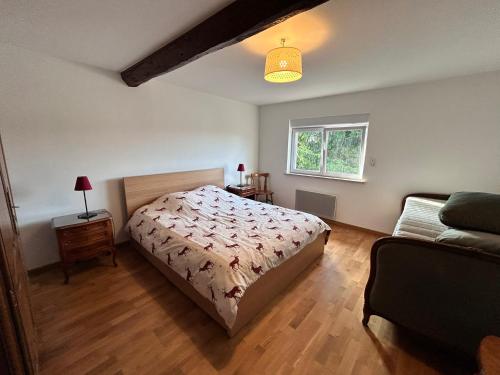a bedroom with a bed and a window at Petit coin de bonheur - 3 chambres & 1 poele à bois in Hultehouse