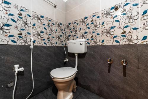 a bathroom with a toilet and a shower at Varsha Homestay with Kitchen, Opposite Botanical Garden, 500 meters from New Bus Stand, Railway Station, and Rock Beach, Pondicherry in Puducherry