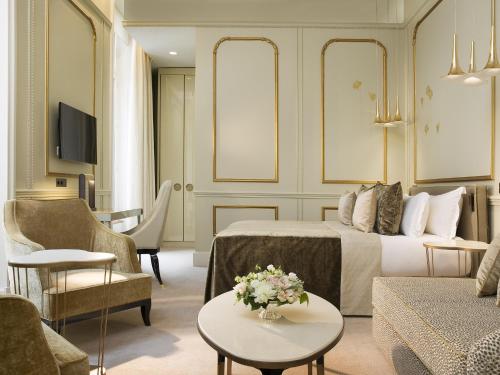 Gallery image of Le Narcisse Blanc in Paris