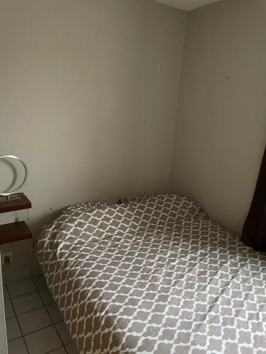 En eller flere senge i et værelse på Pornic 2 flat NearBeach 1 bedroom, pool, golf residence