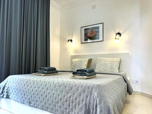 a bedroom with a bed with two towels on it at Las Dunas DM sea view in San Bartolomé