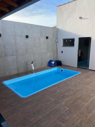 La alberca dentro o cerca de Casa com Piscina em Prado BA