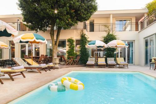 Maison des Ambassadeurs, a Small Luxury Hotels