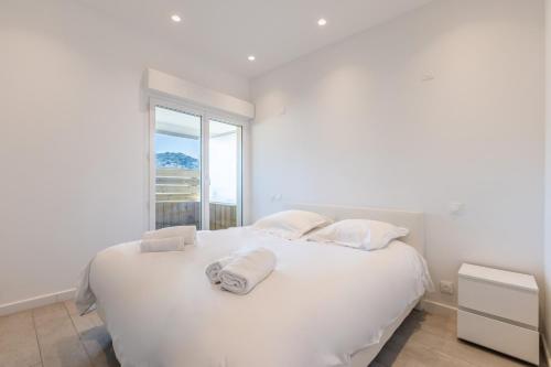 LB Vacation Rentals I Elegant Apartment with Terrace & Mezzanine in the heart of Cannes