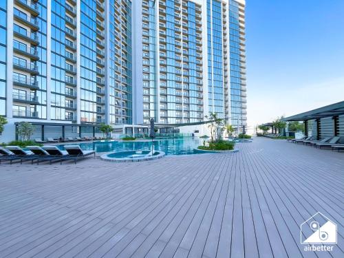 Luxury 1-Bed in Meydan with Balcony & City Views