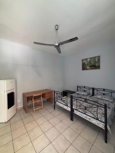 Acharnon 211 room 1