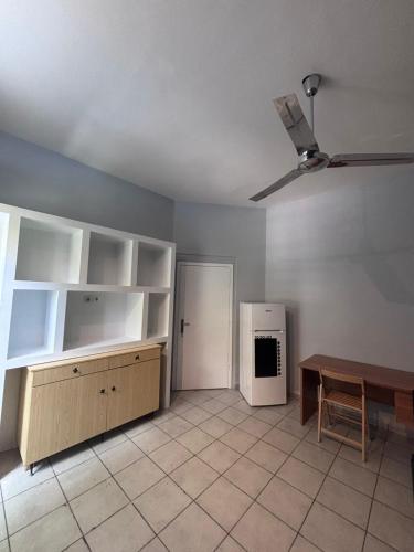 Acharnon 211 room 1