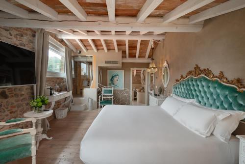 Katil atau katil-katil dalam bilik di Regia Rosetta - Royal Rooms Borghetto