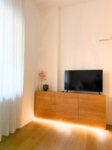 Modern City Centre Apartment near San Babila and Duomo