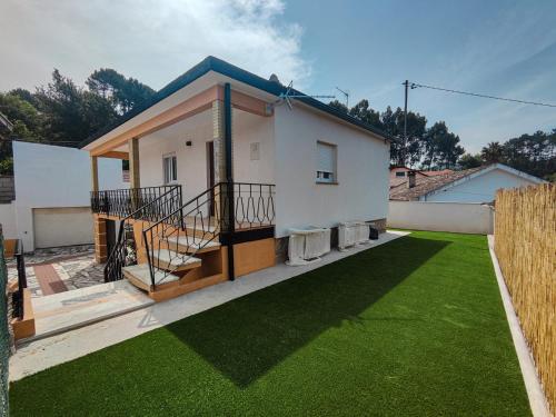 a house with a green lawn in front of it at Marca 34 in Monção