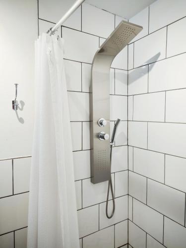 a shower with a shower curtain in a bathroom at Kokomo Hotel in Culebra