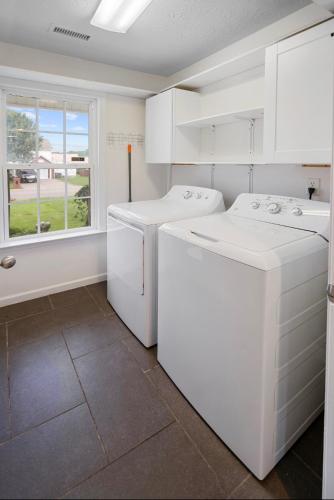 Ένα ή περισσότερα κρεβάτια σε δωμάτιο στο Cozy Getaway Homes