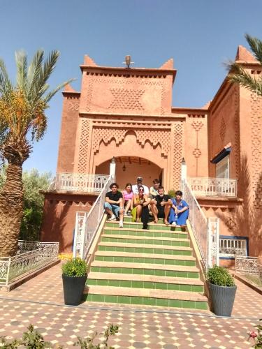 Mercu tanda tempatan dekat dengan the country house