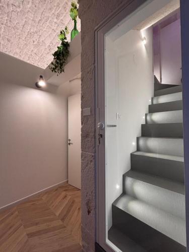 a staircase in a room with a door and a hallway at DORO' suite & luxury rooms in Noci
