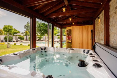 Ảnh trong thư viện ảnh của Villa Mediterra Varna 5bed pool&jacuzzi ở Varna City