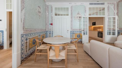 Charm 2BDR Apartment with River View by LovelyStay