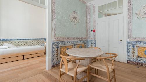 Charm 2BDR Apartment with River View by LovelyStay