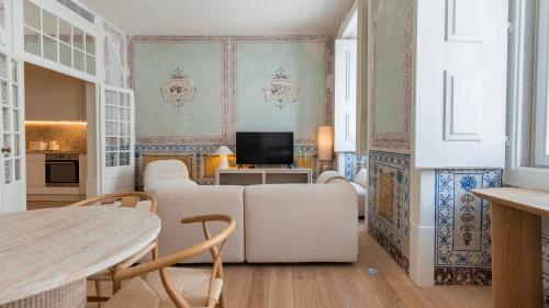 Charm 2BDR Apartment with River View by LovelyStay