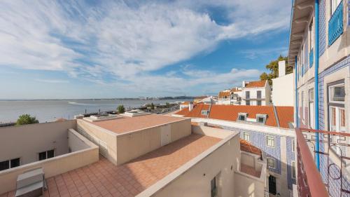 Charm 2BDR Apartment with River View by LovelyStay
