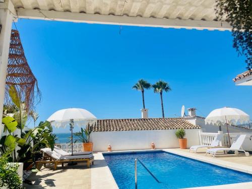 Cozy Beach House with Pool