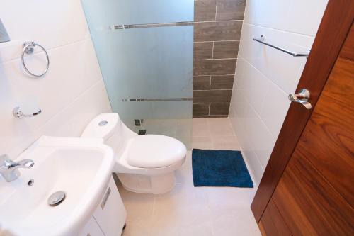 Un baño de Edificio Amber