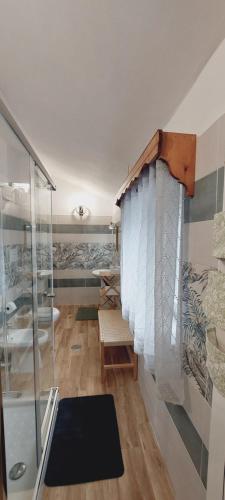 a bathroom with a shower and a glass wall at Casa Sofia La Dimora delle Fate in Bagnoli Irpino