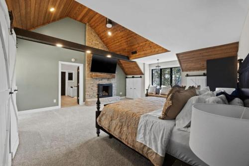 Ένα ή περισσότερα κρεβάτια σε δωμάτιο στο Charming 4-br Modern Farmhouse