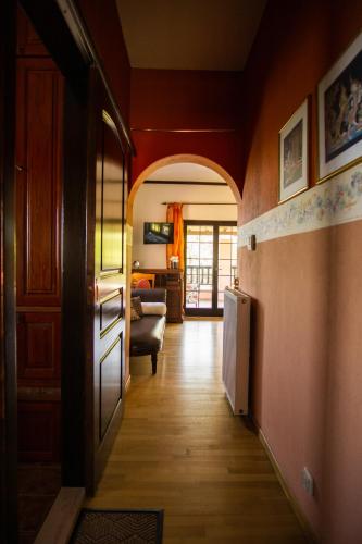 a hallway with an archway leading to a living room at Villa Tethys Mountain Resort in Zákas