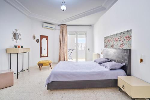 Ένα ή περισσότερα κρεβάτια σε δωμάτιο στο Spacious and refined apartment in Aouina