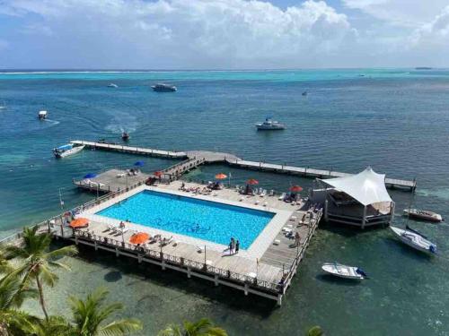 a swimming pool on a dock in the water at Aptos Sunrise Beach in San Andrés