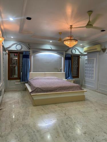 Ένα ή περισσότερα κρεβάτια σε δωμάτιο στο Jabilli Residency - Executive suits