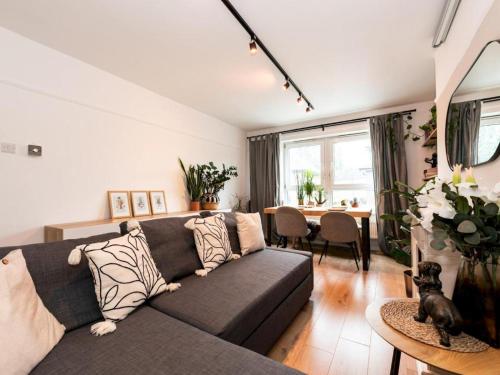 Χώρος καθιστικού στο Stylish 2-Bed Flat in Woolwich, Central London