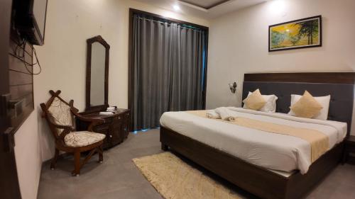 Una cama o camas en una habitación de Mountain Breeze Resort, Mahabaleshwar