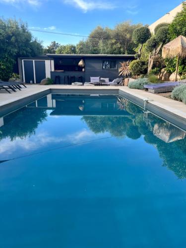 Beautiful villa, pool, sea, 5 bedrooms