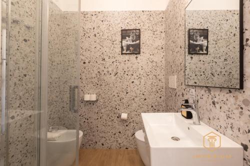 Imperium Luxury Suites - 100mt to Metro A, 5 min to center, pvt bathroom, A-C