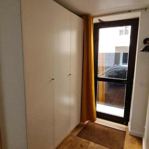 Quiet apartment, lively area,next to Eiffel Tower.