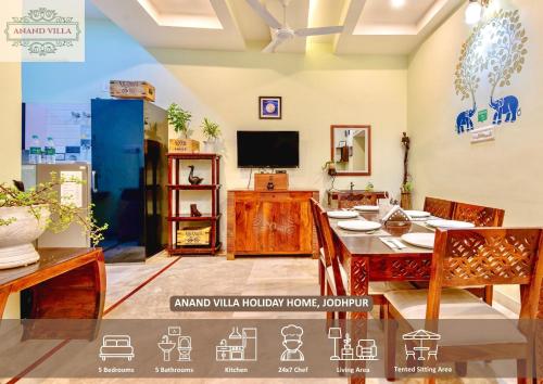 Televisyen dan/atau pusat hiburan di ANAND VILLA HOLIDAY HOME, 5BHK Villa
