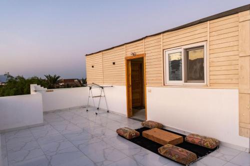 Sea and Mountain View Rooftop Chalet