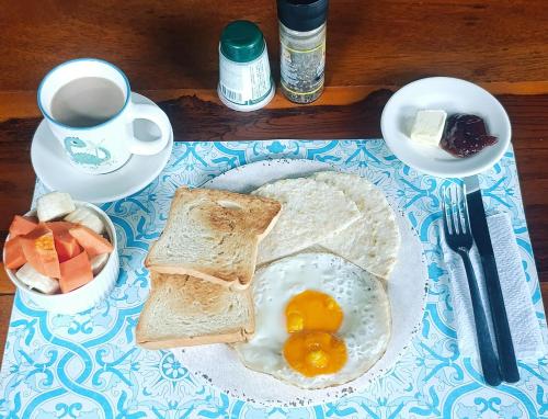 a breakfast plate with eggs and toast and a cup of coffee at Hermoso Palomino in Palomino