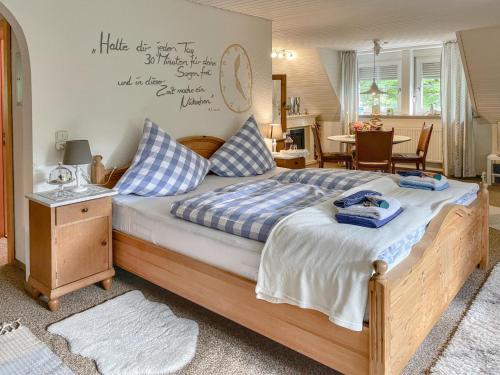 a bedroom with a bed with blue and white pillows at Landhaus Bez I in Schleyreuth