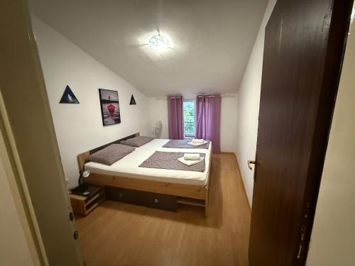 Ένα ή περισσότερα κρεβάτια σε δωμάτιο στο Apartman Nada Krk
