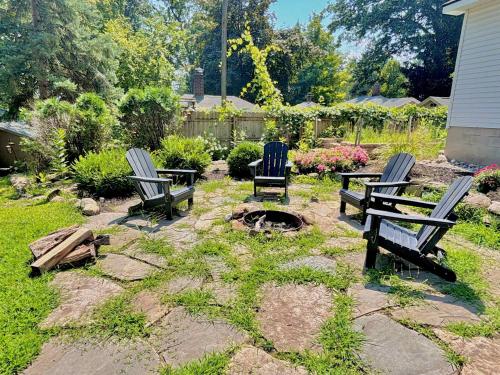 three chairs and a fire pit in a yard at Relaxing Upper Level Retreat Near Torch Lake & River in Rapid City