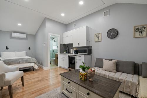 Η κουζίνα ή μικρή κουζίνα στο Lunavista Cozy Studio