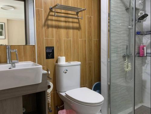 Bilik mandi di Chiang Mai A1 Super Large Pool Condominium cook allowed with swiming Pool landscape Condominium 1 bedroom