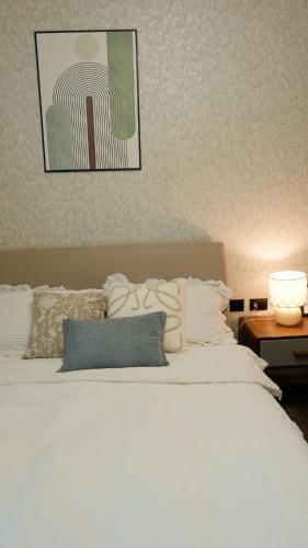 Katil atau katil-katil dalam bilik di Chiang Mai A1 Super Large Pool Condominium cook allowed with swiming Pool landscape Condominium 1 bedroom