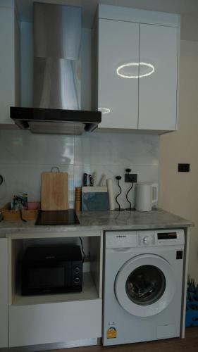 Dapur atau dapur kecil di Chiang Mai A1 Super Large Pool Condominium cook allowed with swiming Pool landscape Condominium 1 bedroom