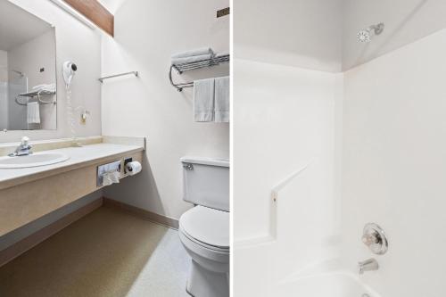 Bilik mandi di Wautoma Inn by OYO near Airport WI 73