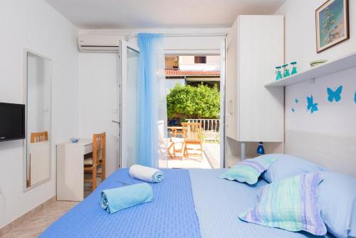 En eller flere senge i et værelse på Apartments Nona 1